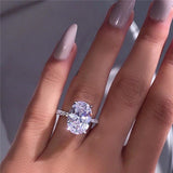 Anillo Ivyial de corte ovalado