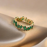 Anillo de banda Bohemia con esmeralda