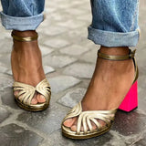SANDALIAS CON TACÓN EN CONTRASTE