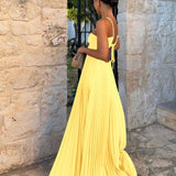 Vestido Maxi con Cuello Halter Plisado y Detalle de Espalda Abierta