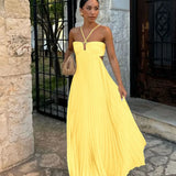Vestido Maxi con Cuello Halter Plisado y Detalle de Espalda Abierta