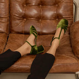 ZAPATO CON T-BAR Y TACÓN ESTABLE