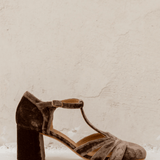 ZAPATO CON T-BAR Y TACÓN ESTABLE
