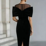 Vestido midi de terciopelo negro dramático