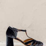 ZAPATO CON T-BAR Y TACÓN ESTABLE