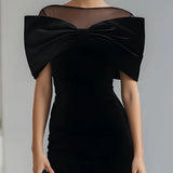 Vestido midi de terciopelo negro dramático