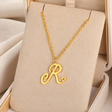 Collares con colgante de inicial en letra cursiva