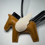 CHARM DE CABALLO ALADO EN PIEL