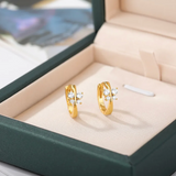 Pendientes chapados en oro de 18 quilates con pequeño mariposa y circonitas