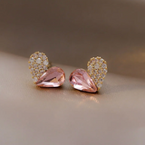 Pendientes botón en forma de corazón chapados en oro de 18 quilates - mitad cristal rosa y mitad circonita