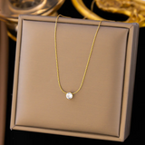 Collar dorado de 18 quilates con brillantes