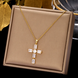 Collar chapado en oro de 18 quilates con cruz de cristal blanco