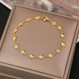 Pulsera chapada en oro de 18 quilates con pequeños corazones múltiples