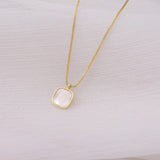 Collar de perlas con cadena dorada Sophie