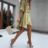 Vestido mini drapeado con escote en V y mangas cortas sueltas para mujer
