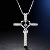 Collar bendito de cruz con corazón de circonitas
