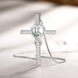 Collar bendito de cruz con corazón de circonitas