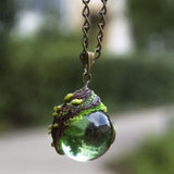 Collar de vidrio verde natural
