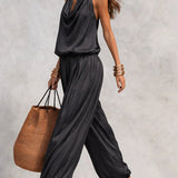 Conjunto de Top con Cuello Halter y Pantalones Plisados