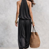 Conjunto de Top con Cuello Halter y Pantalones Plisados