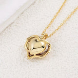 Collar corazón de rubí Angel Embrace | Oro