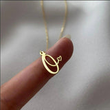 Collares con colgante de inicial en letra cursiva