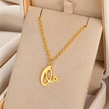 Collares con colgante de inicial en letra cursiva