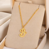 Collares con colgante de inicial en letra cursiva