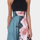 Radmila Vestido A-Line con Cuerpo Negro y Falda Floral en Contraste