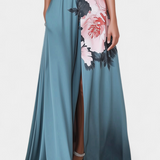 Radmila Vestido A-Line con Cuerpo Negro y Falda Floral en Contraste
