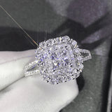 Anillo Gabrielle de cojín cuadrado