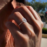 Anillo Ivyial de corte ovalado
